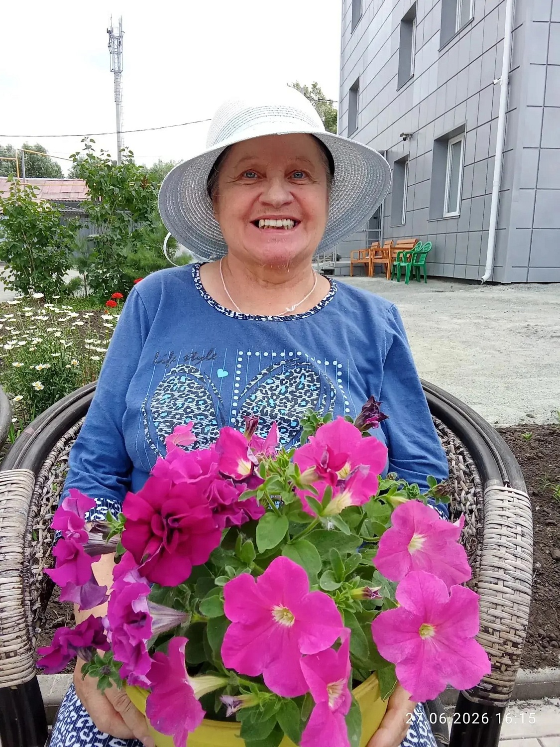А вы замечали, как меняется лицо женщины, когда в руках появляются цветы?