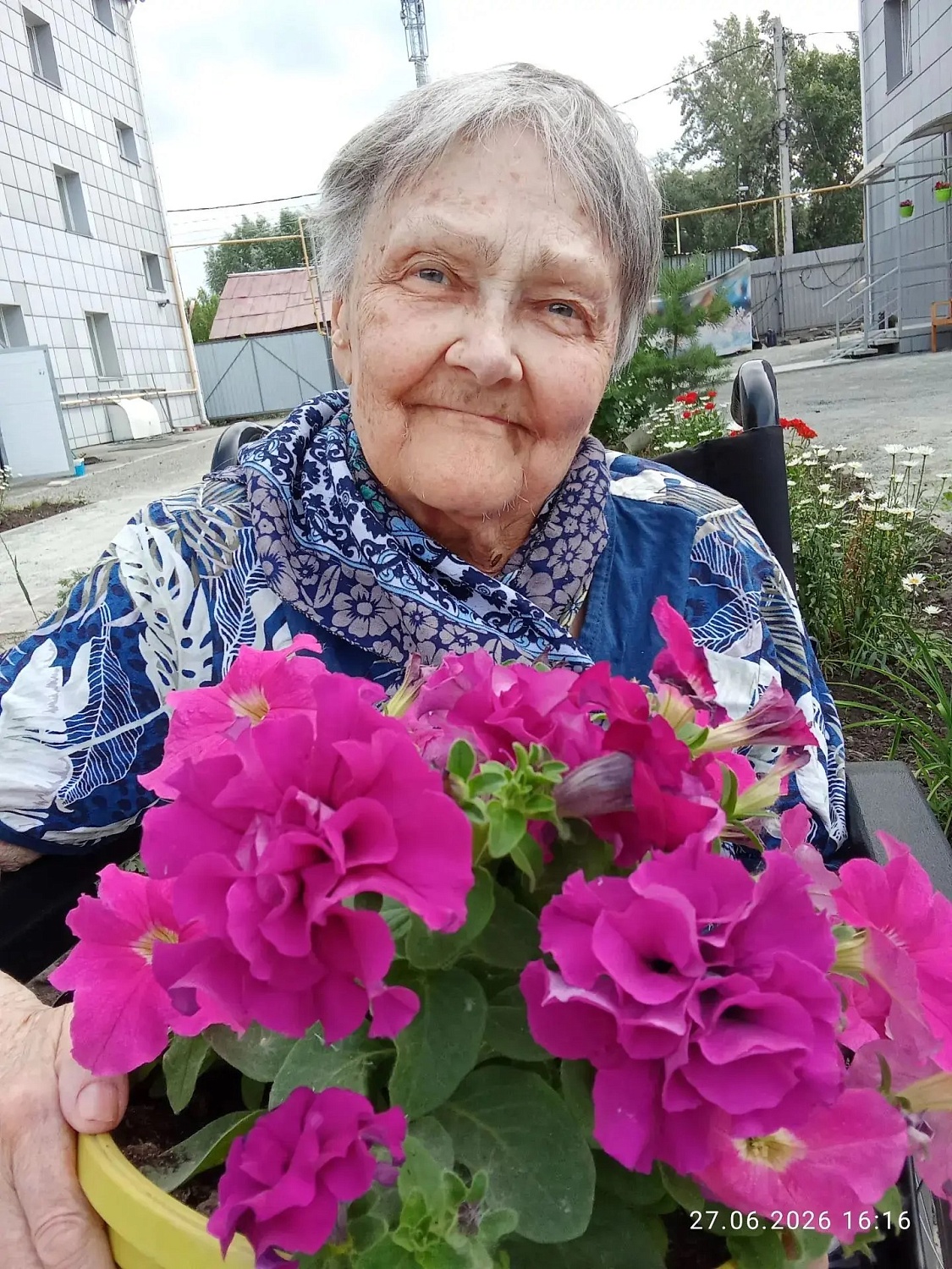 А вы замечали, как меняется лицо женщины, когда в руках появляются цветы?