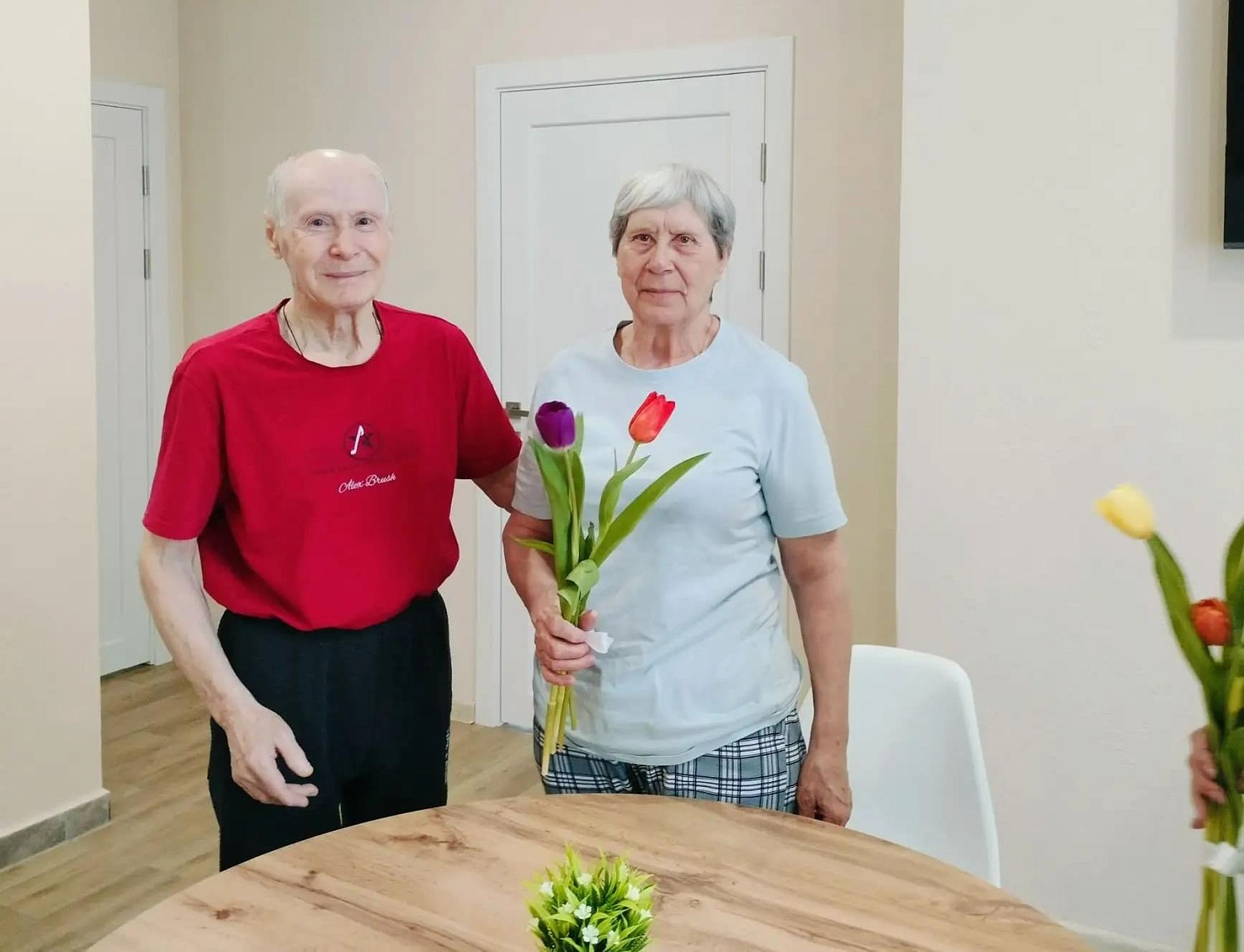 С 8 марта поздравили женщин в пансионате Рада на ул. Б. Щукина (корпус "СОДЕЙСТВИЕ")