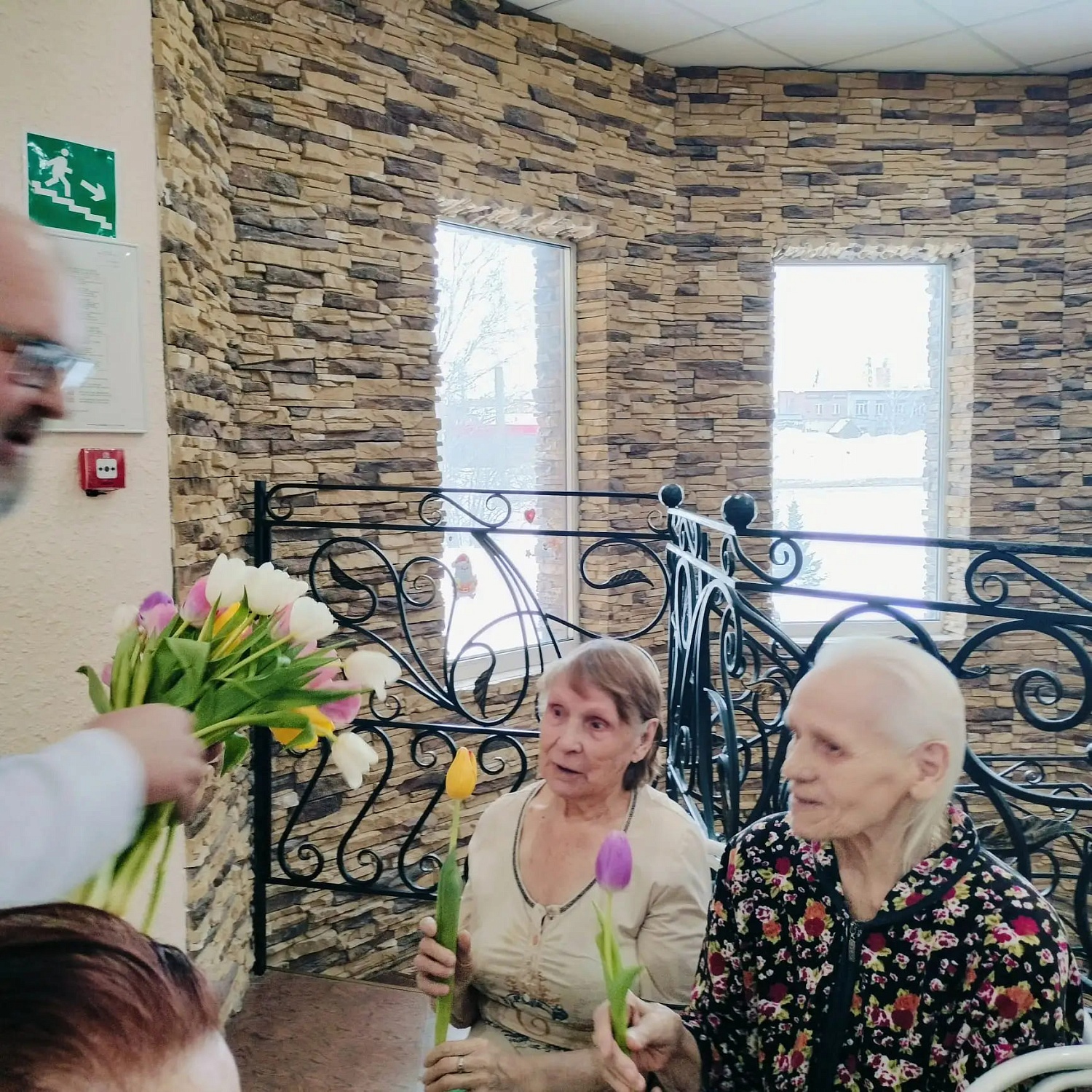 В Резиденции «Рада» на улице Радужной поздравили женщин с 8 Марта