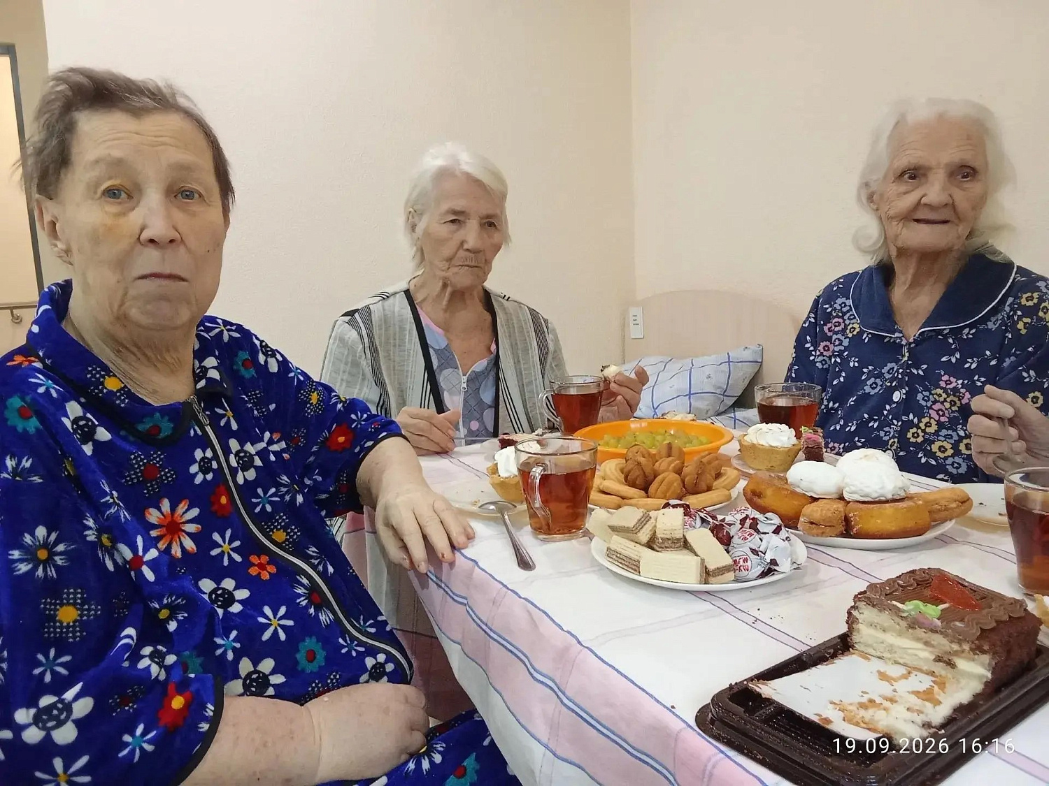 Поздравили Татьяну Ивановну Котенко с днём рождения