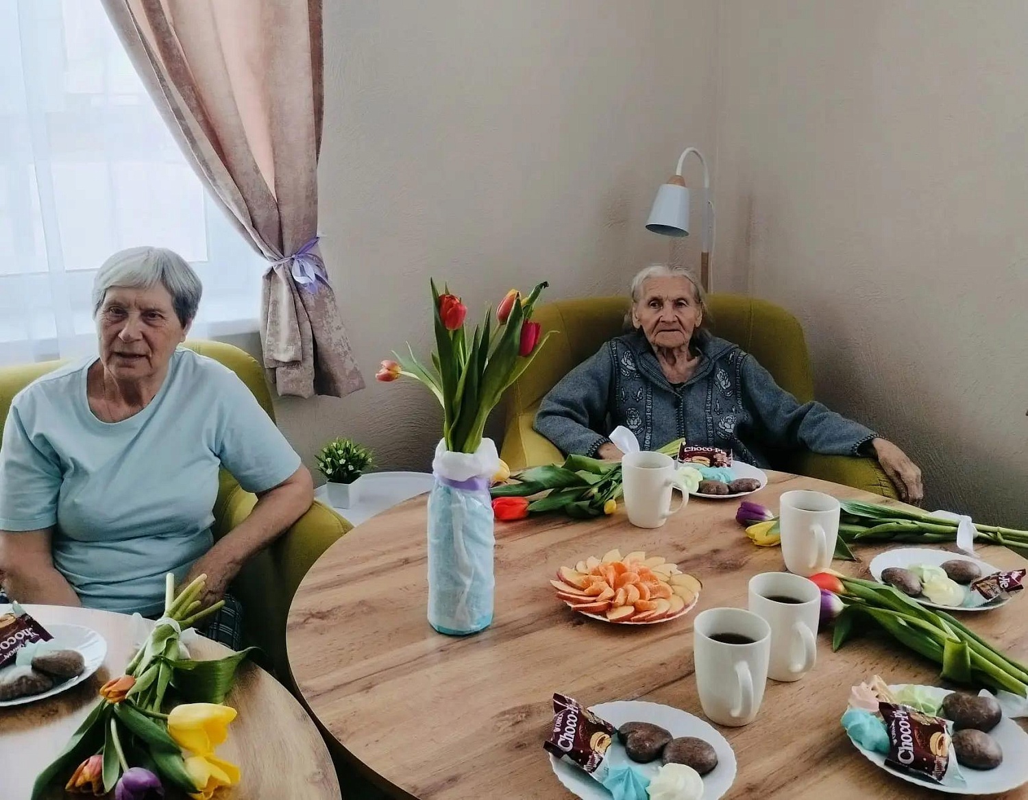 С 8 марта поздравили женщин в пансионате Рада на ул. Б. Щукина (корпус "СОДЕЙСТВИЕ")