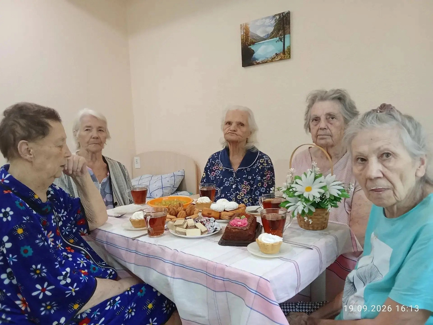 Поздравили Татьяну Ивановну Котенко с днём рождения