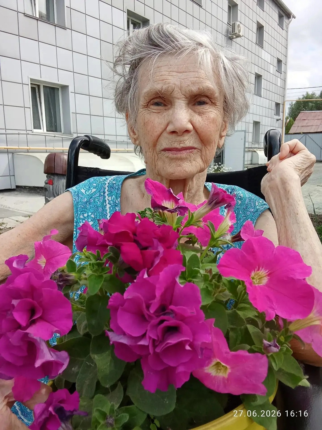 А вы замечали, как меняется лицо женщины, когда в руках появляются цветы?