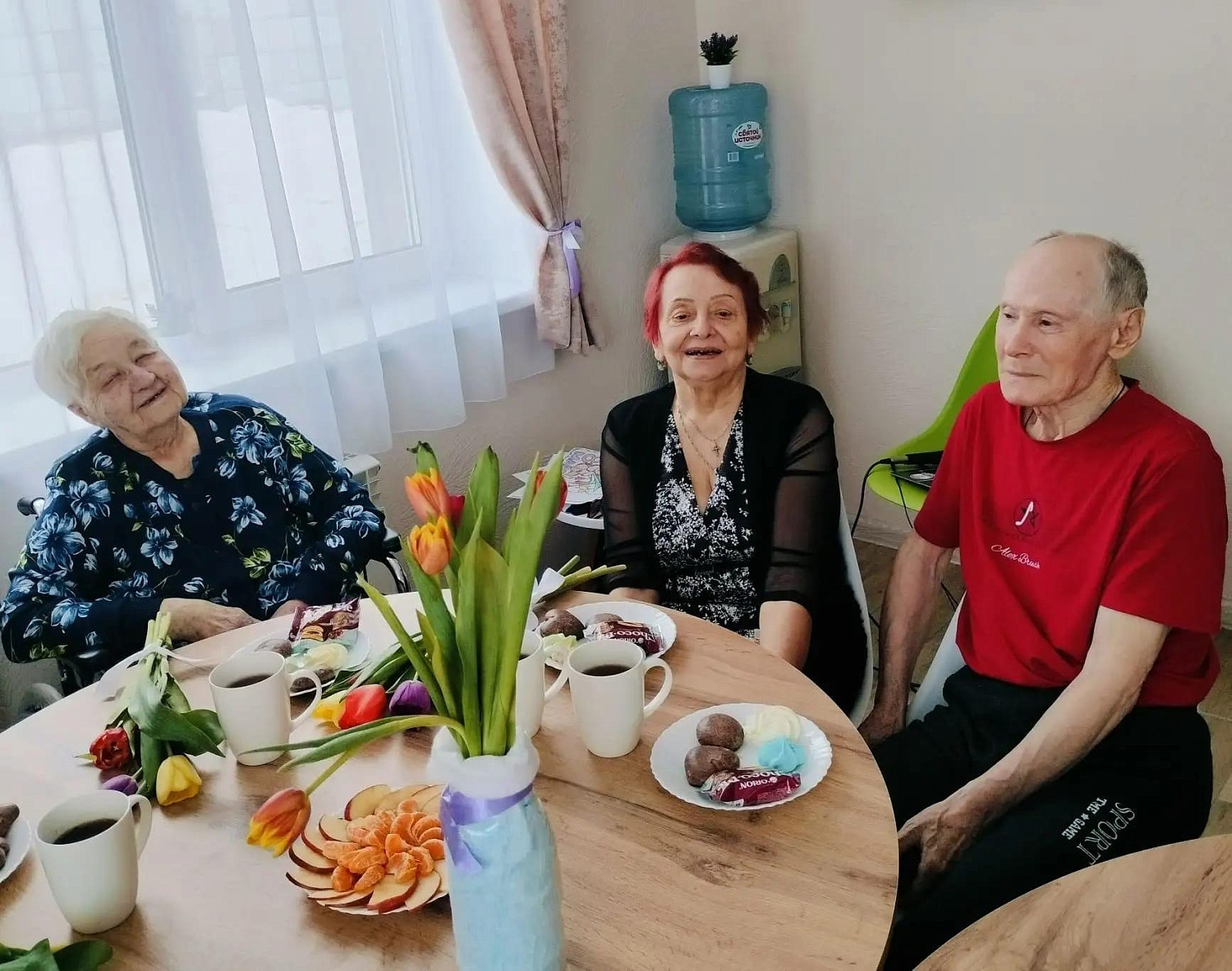 С 8 марта поздравили женщин в пансионате Рада на ул. Б. Щукина (корпус "СОДЕЙСТВИЕ")