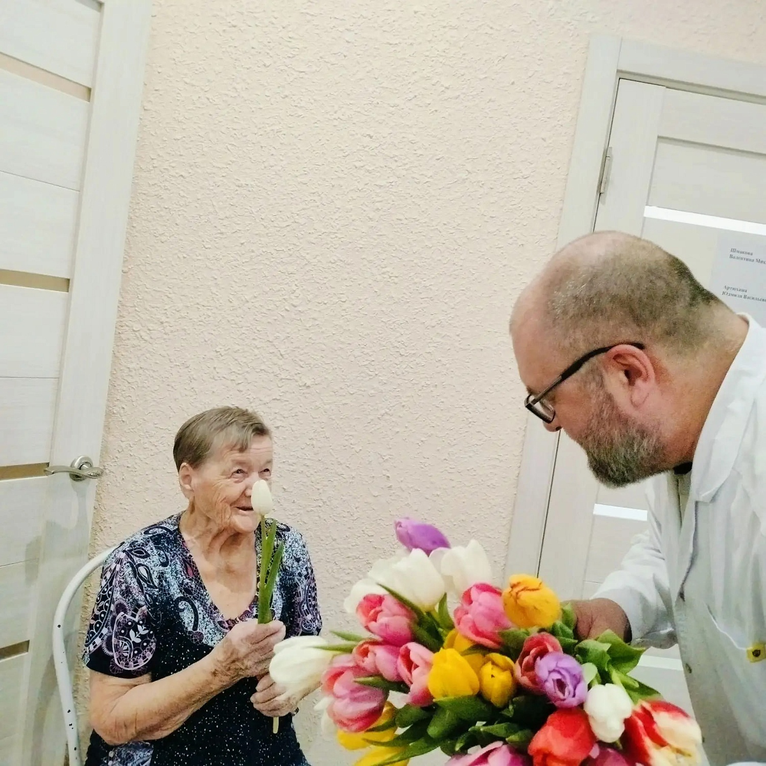 В Резиденции «Рада» на улице Радужной поздравили женщин с 8 Марта