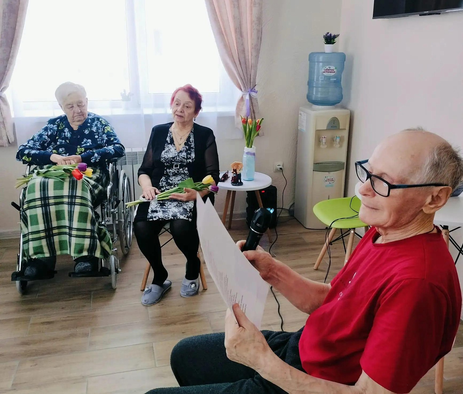 С 8 марта поздравили женщин в пансионате Рада на ул. Б. Щукина (корпус "СОДЕЙСТВИЕ")