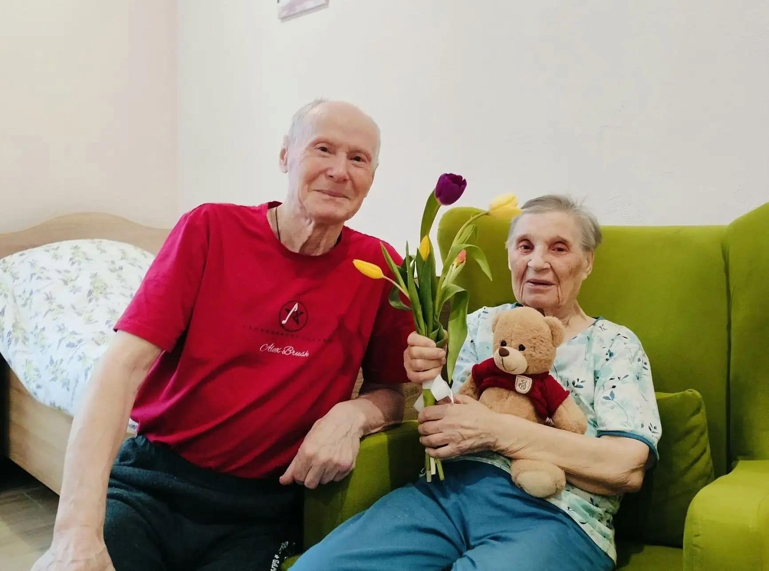 С 8 марта поздравили женщин в пансионате Рада на ул. Б. Щукина (корпус "СОДЕЙСТВИЕ")