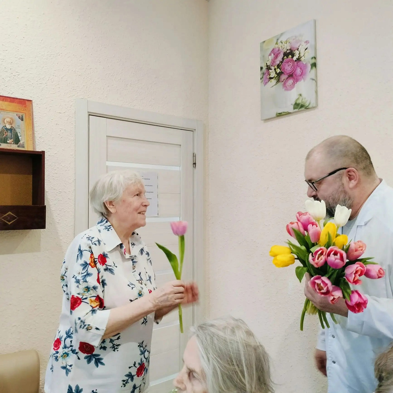 В Резиденции «Рада» на улице Радужной поздравили женщин с 8 Марта