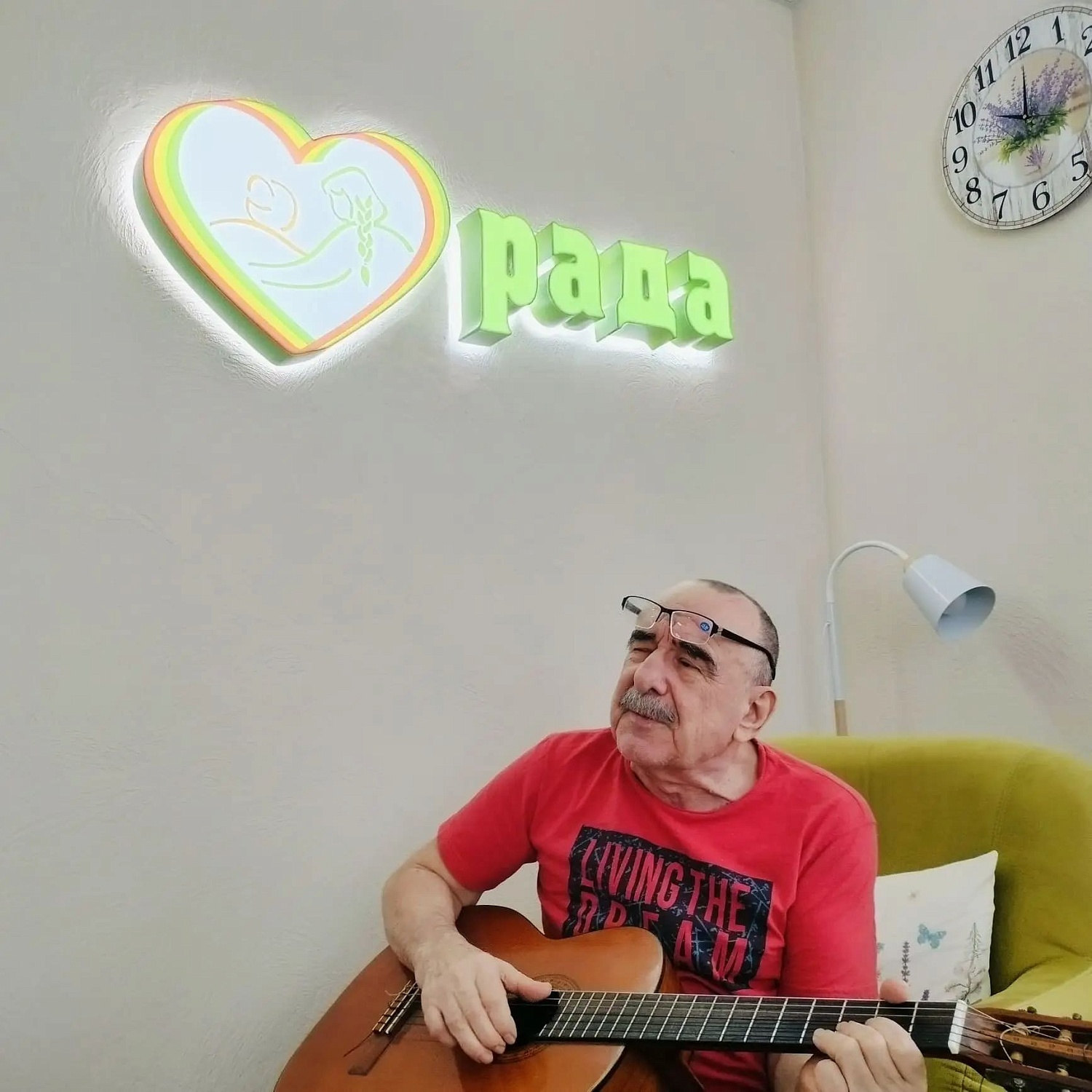 С 8 марта поздравили женщин в пансионате Рада на ул. Б. Щукина (корпус "СОДЕЙСТВИЕ")