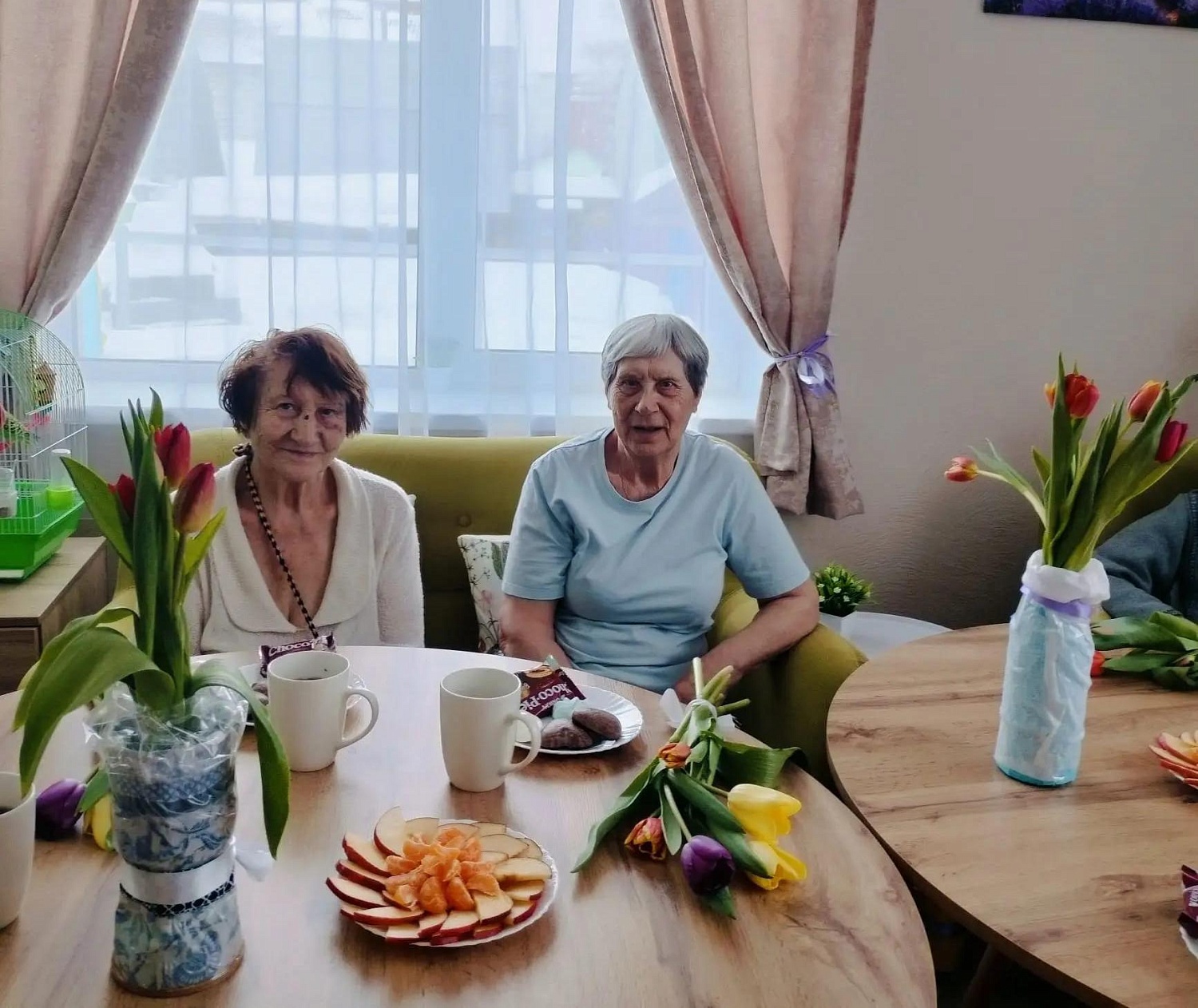 С 8 марта поздравили женщин в пансионате Рада на ул. Б. Щукина (корпус "СОДЕЙСТВИЕ")