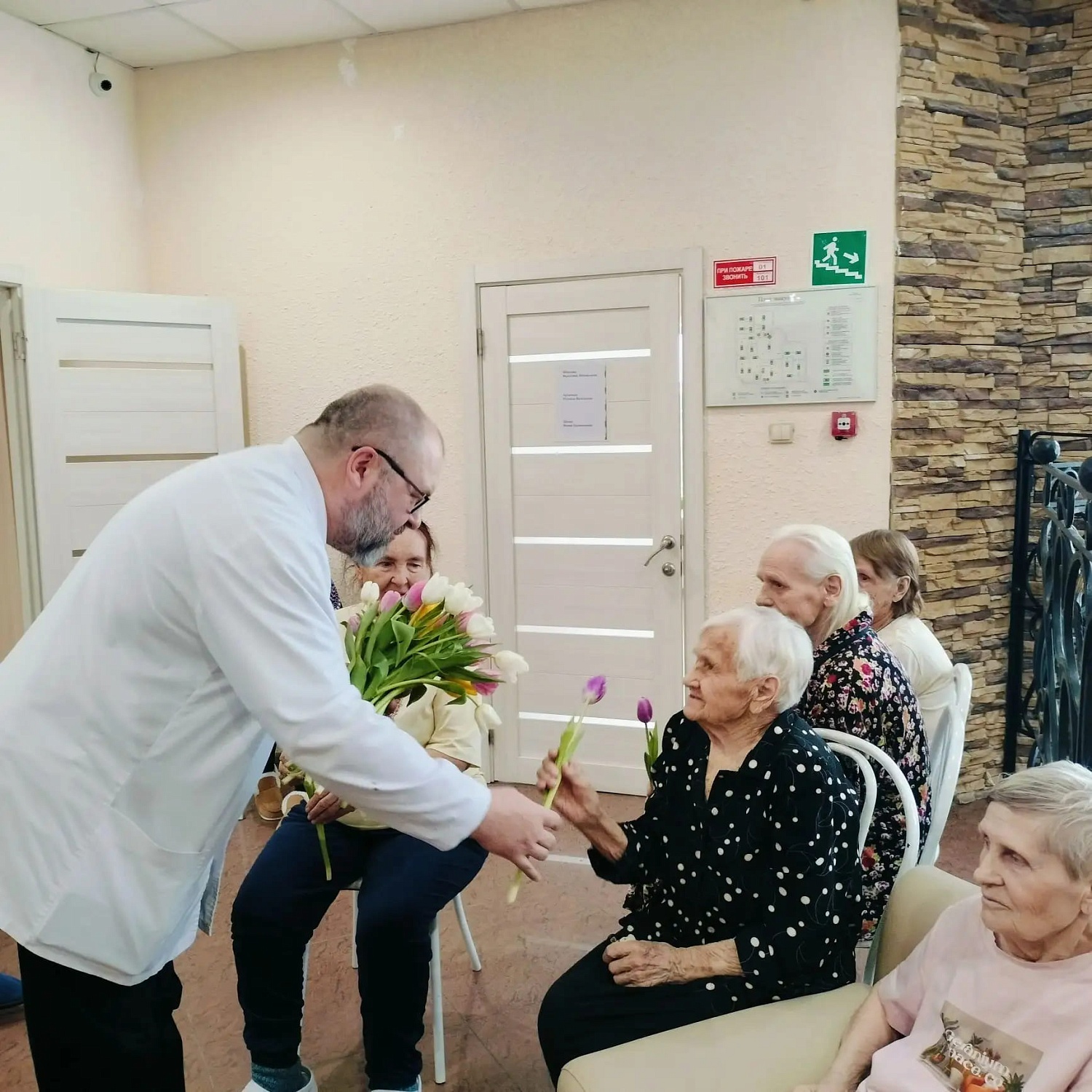 В Резиденции «Рада» на улице Радужной поздравили женщин с 8 Марта