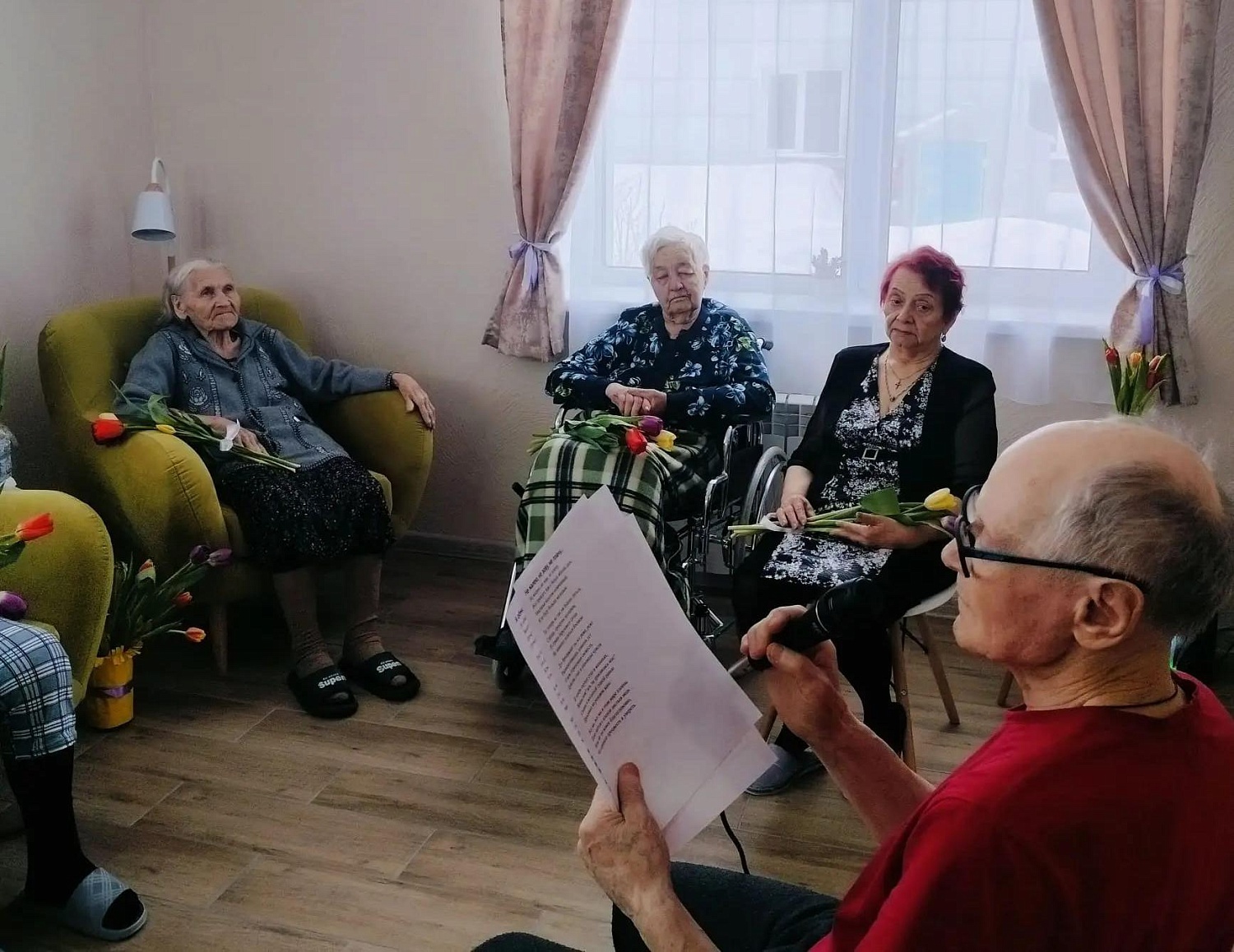 С 8 марта поздравили женщин в пансионате Рада на ул. Б. Щукина (корпус "СОДЕЙСТВИЕ")